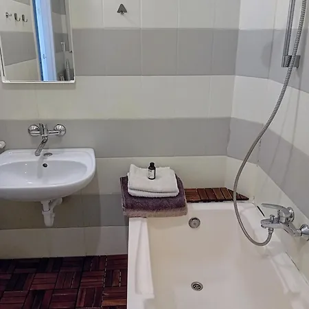 Metro Politechnika Апартаменты Варшава