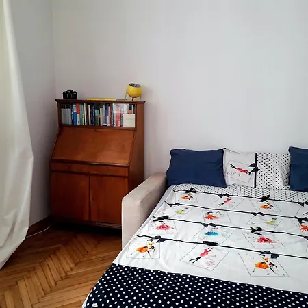 Metro Politechnika Апартаменты