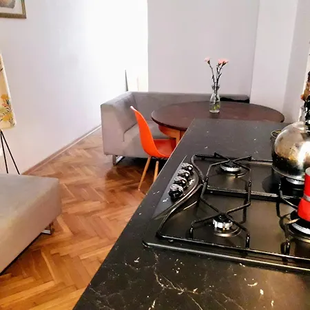 Metro Politechnika Апартаменты *